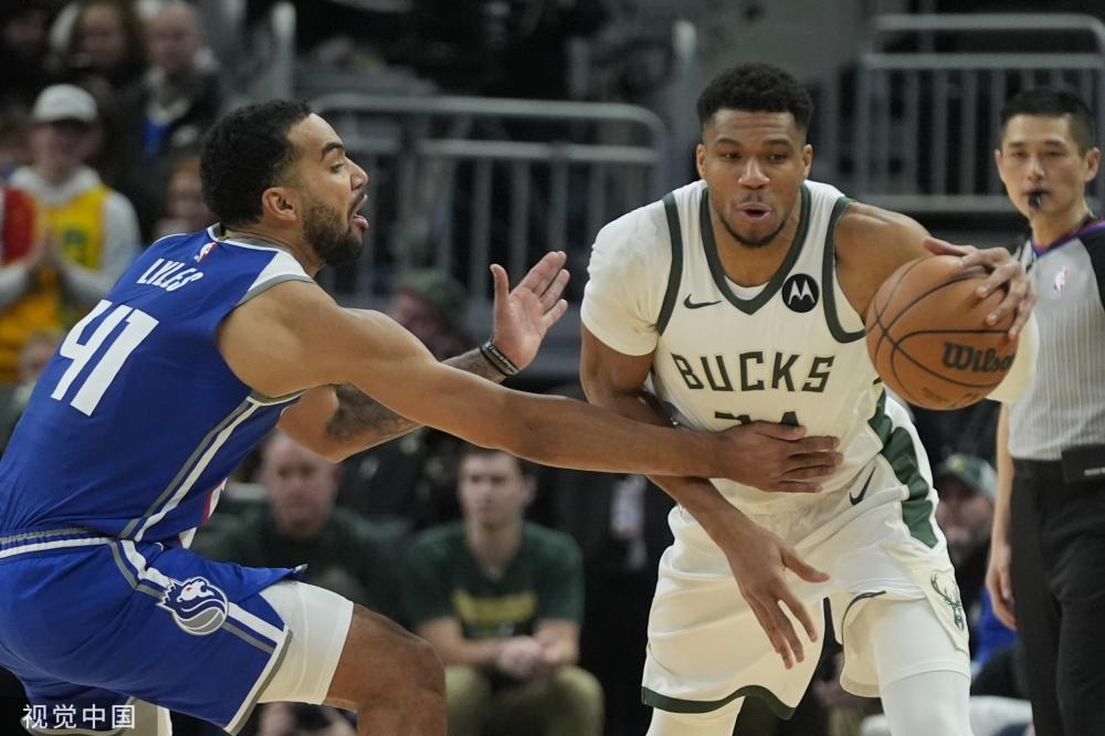 更衣室内的 更衣室内的