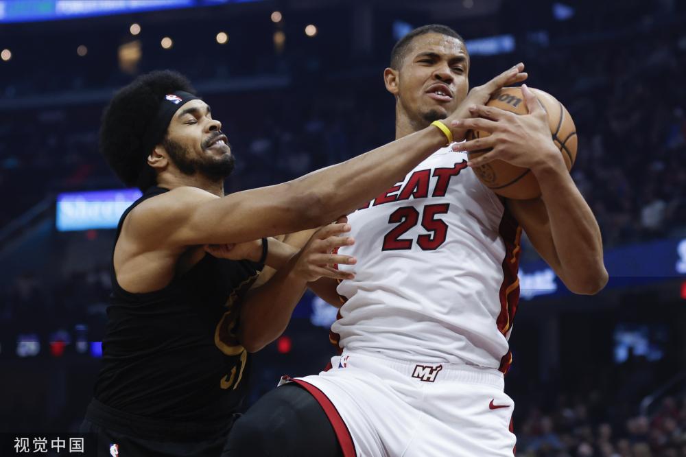 到篮筐上方 到篮筐上方